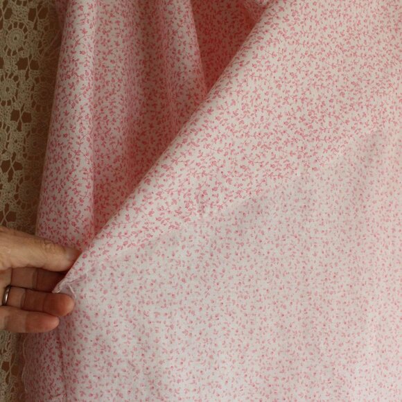 Vintage Fabric Scrap, Pink Floral VInes Cotton 46" x 46" Square, Fat Quarter - Picture 4 of 10